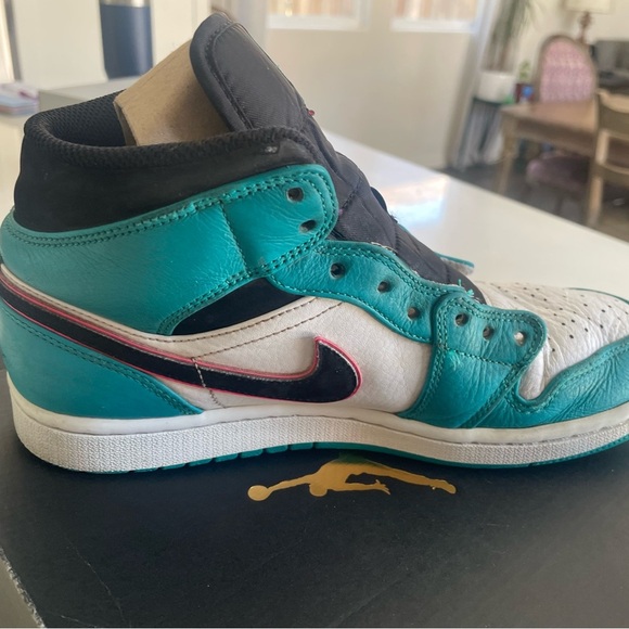 Nike Air Jordan 1 Sneakers South Beach - Picture 3 of 10